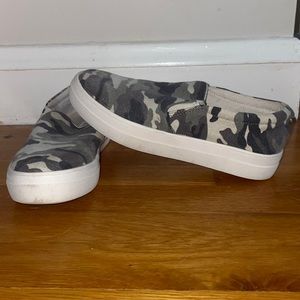 STEVE MADDEN camo sneakers